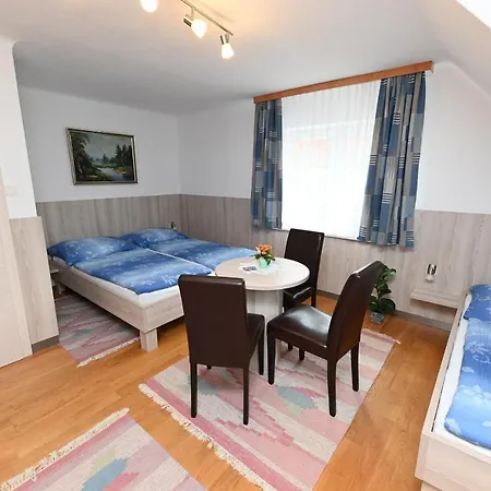 Privatzimmervermietung Fiausch *