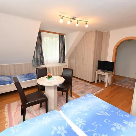 Homestay szállás Privatzimmervermietung Fiausch *
